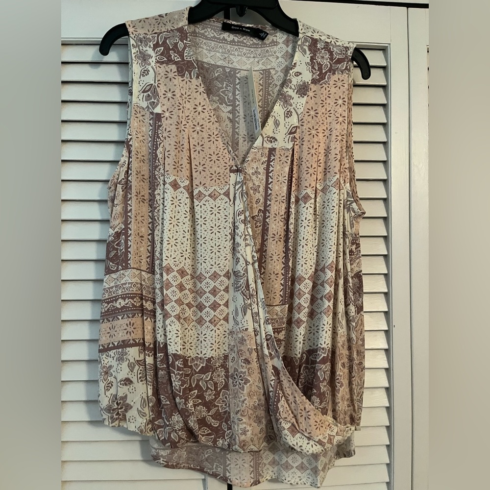 Sleeveless top new with tags size L